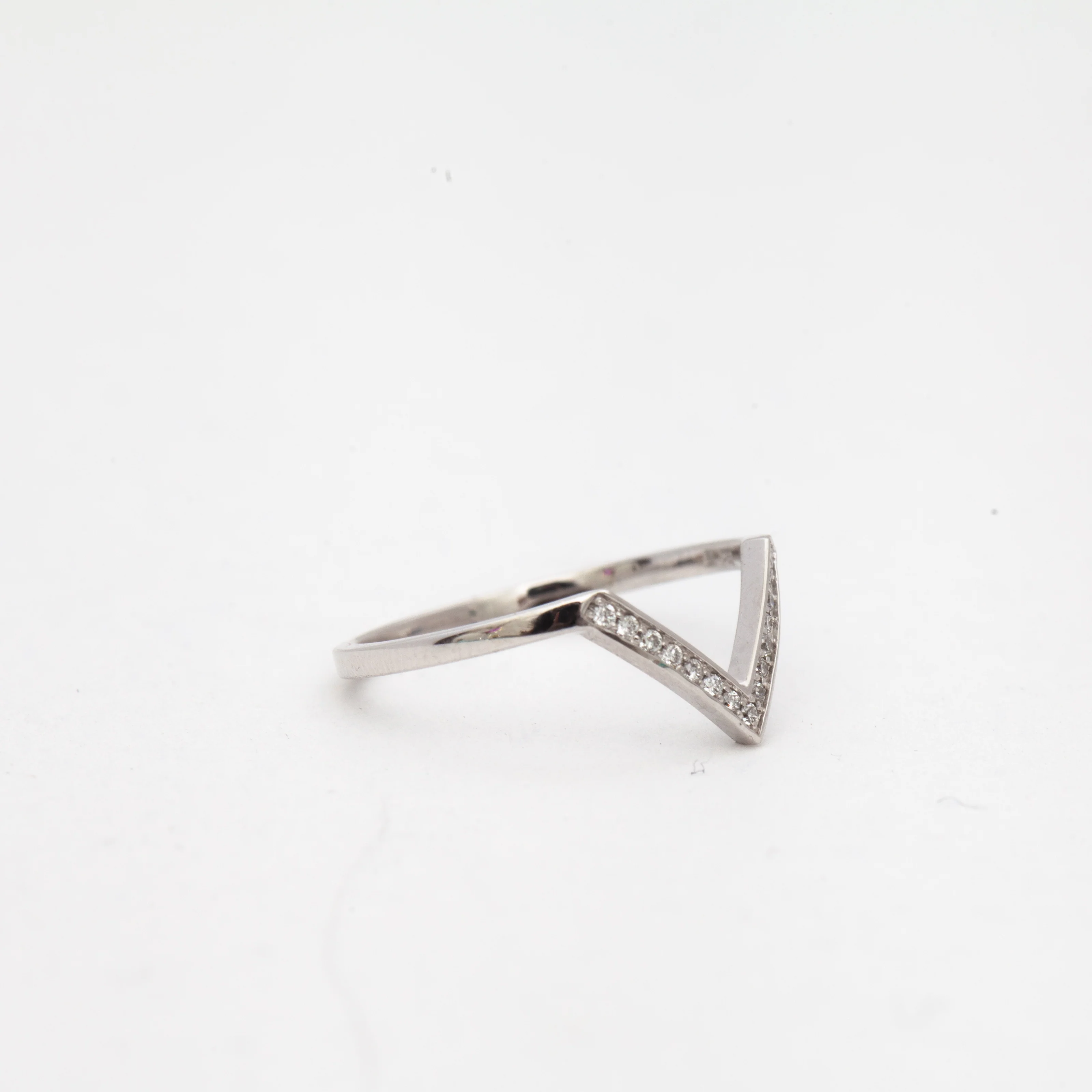 White Gold White Diamond Chevron Bea Band - Image 4